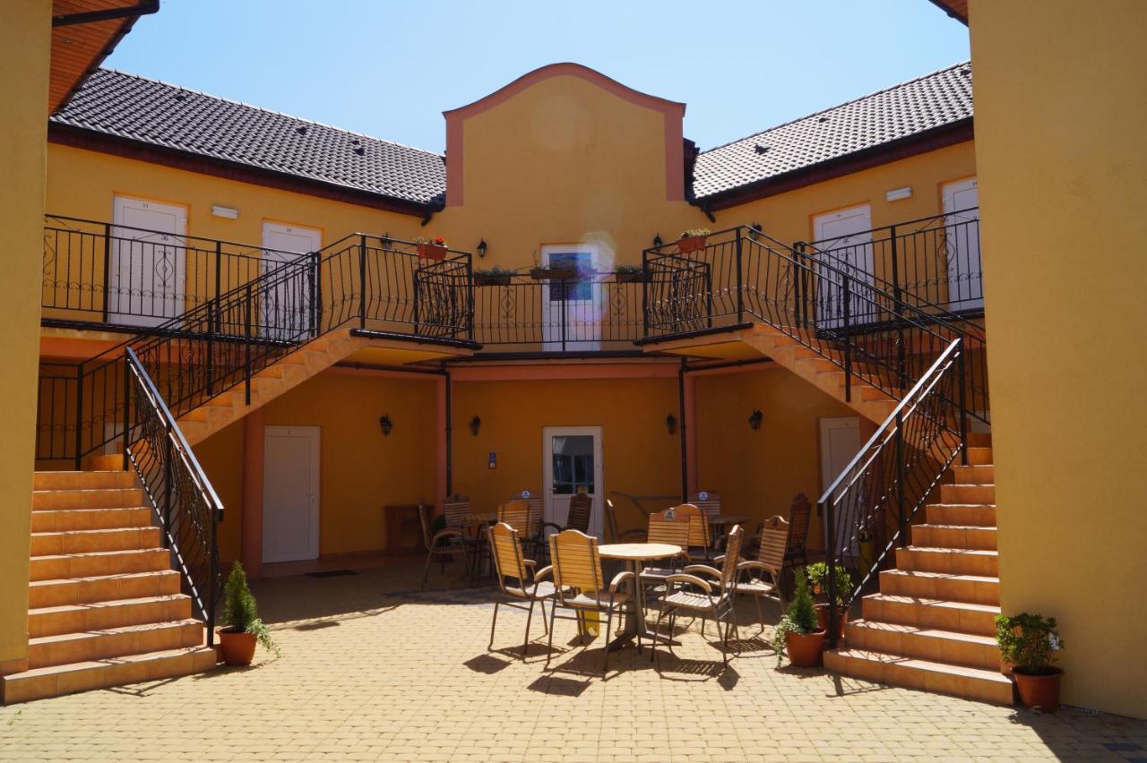 Diament Bed & Breakfast Rewal Luaran gambar